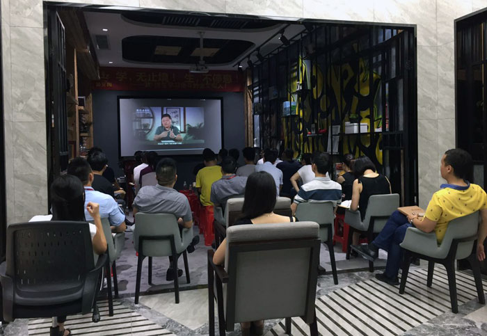 2017年7月1日，陶瓷一線宅男午夜必看视频污APP下载宅男视频APP在线观看陶瓷磚管理層、銷售精英齊聚總部O2O體驗區舉行“學，無止境！生，不停息”學習分享會。此次分享會中，與會人員就學習《關鍵對話》進行交流與分享，佛山樊登讀書會還派遣了兩位工作人員跟宅男视频APP在线观看分享學習心得。