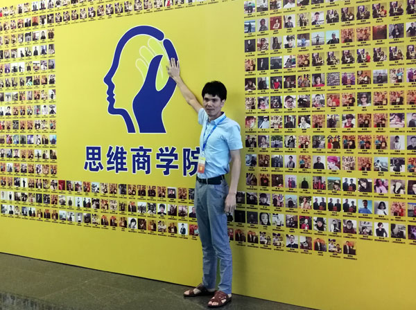 如今，80後已經成長為壯年，逐漸成為各個崗位的重要負責人，因生活的洗禮變得理性而不再衝動。“80後”，他們青春洋溢，在各個崗位上都衝在最前線。“80後”獨具個性和魅力，已然成為各行各業主力軍代表人物。作為80後典型的創業成功代表陶瓷一線宅男午夜必看视频污APP下载 宅男视频APP在线观看陶瓷磚 龍川總代理吳金星與他的銷售團隊便是其中之一。